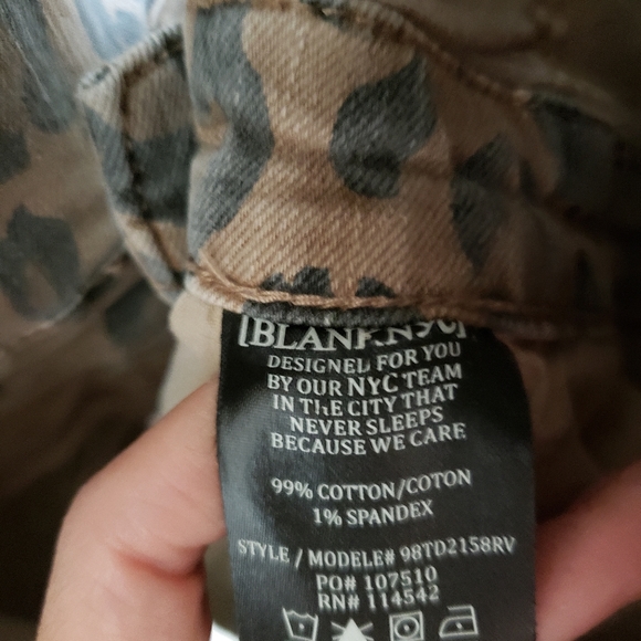 BLANK NYC Shortall in Catwalk - Picture 13 of 15